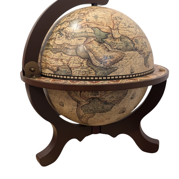 Vintage Style Wooden Tabletop Globe/Map bar with a lift-top design - Picture 3 of 16